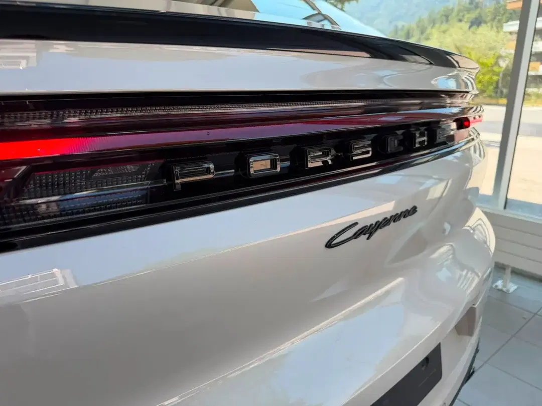 Porsche Cayenne - Thumbnail 13
