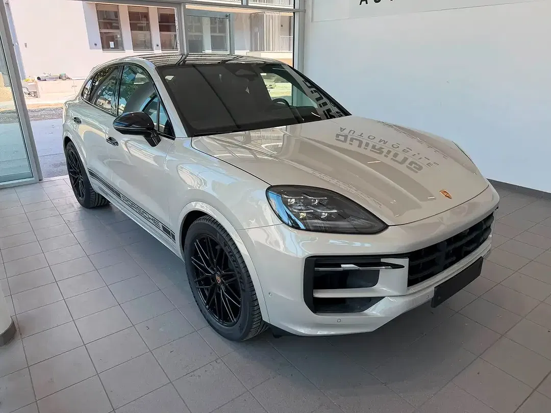 Porsche Cayenne - Thumbnail 3