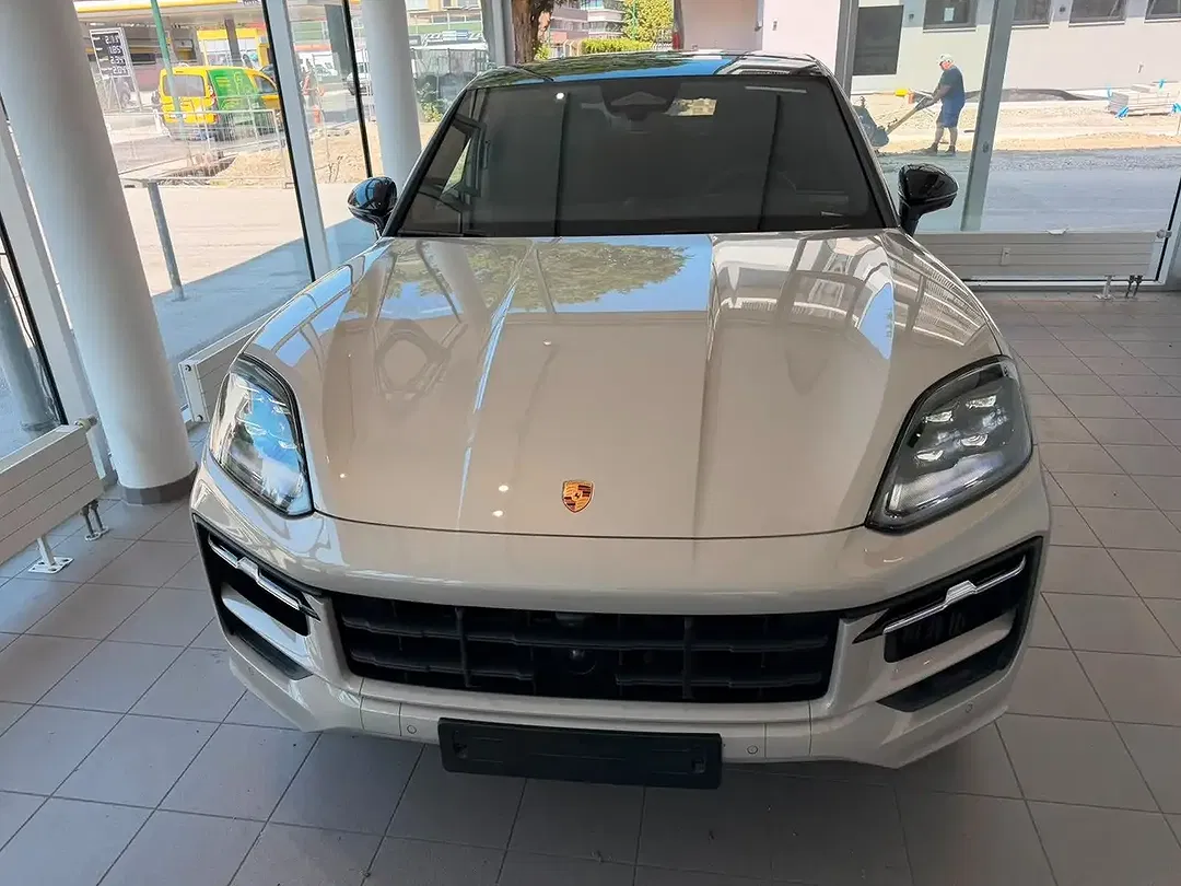 Porsche Cayenne - Thumbnail 5