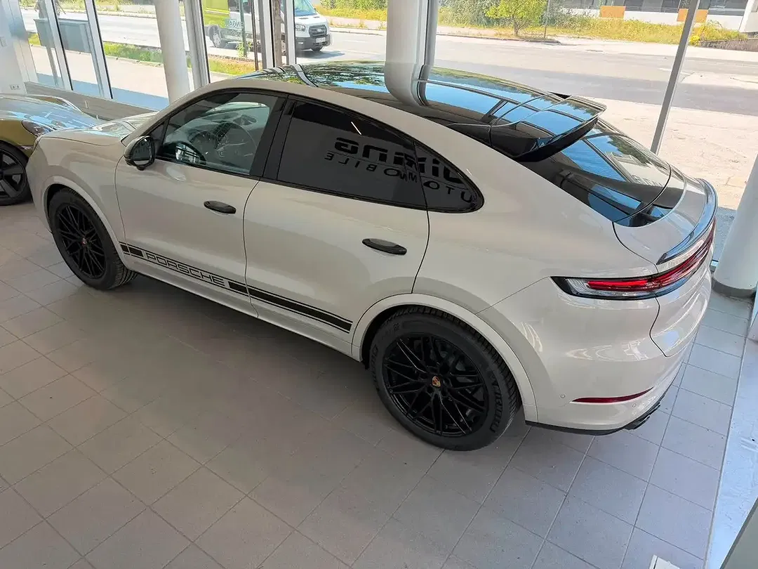Porsche Cayenne - Thumbnail 9