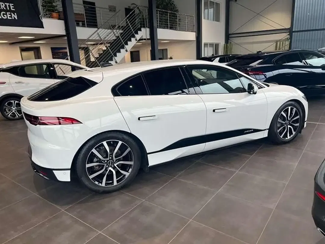 Jaguar I-Pace - Thumbnail 7