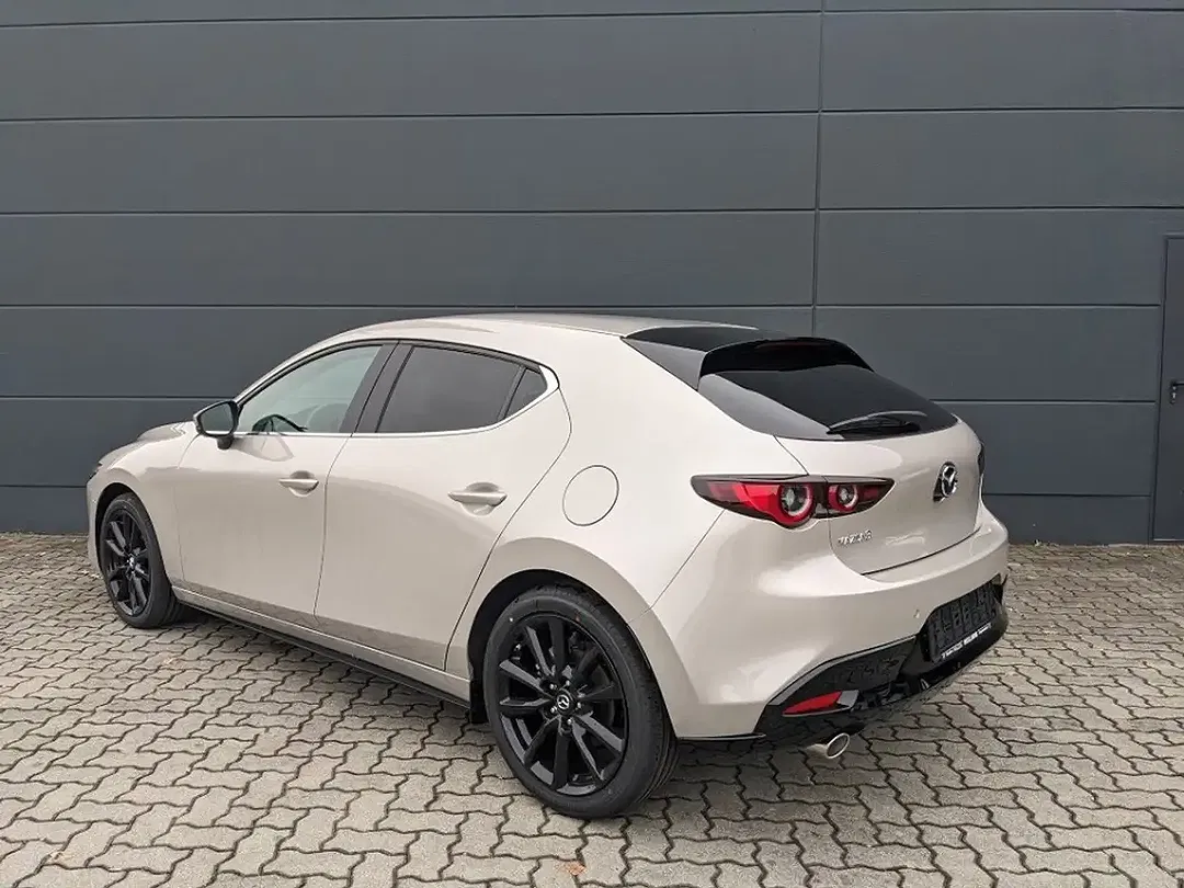 Mazda 3 - Thumbnail 3