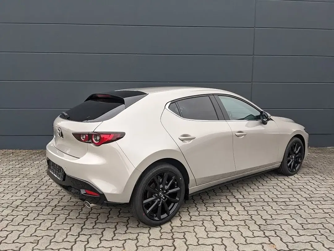 Mazda 3 - Thumbnail 4