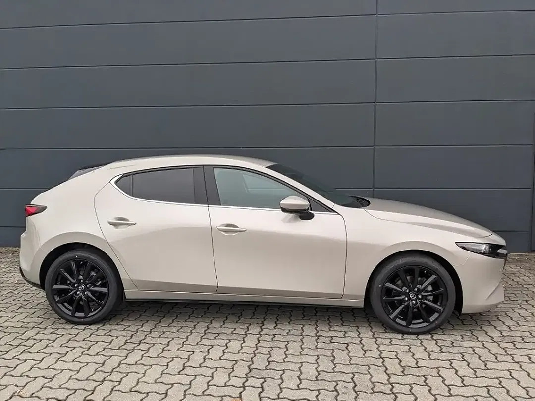 Mazda 3 - Thumbnail 5