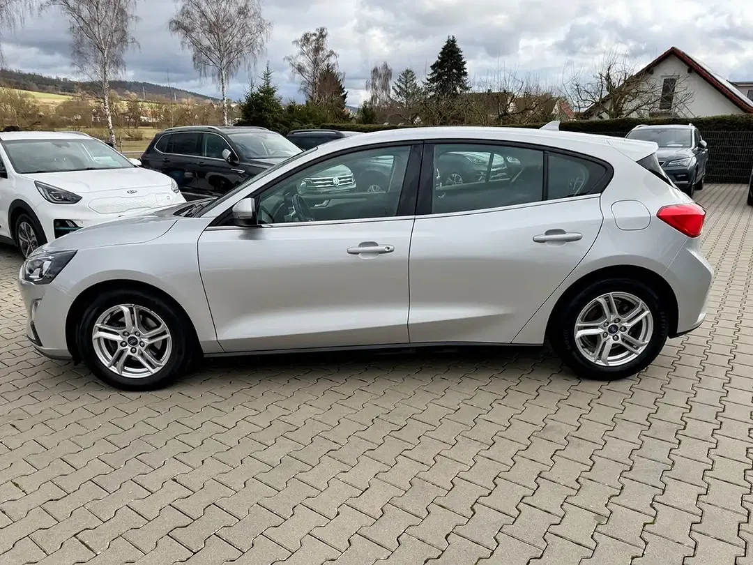 Ford Focus - Thumbnail 3