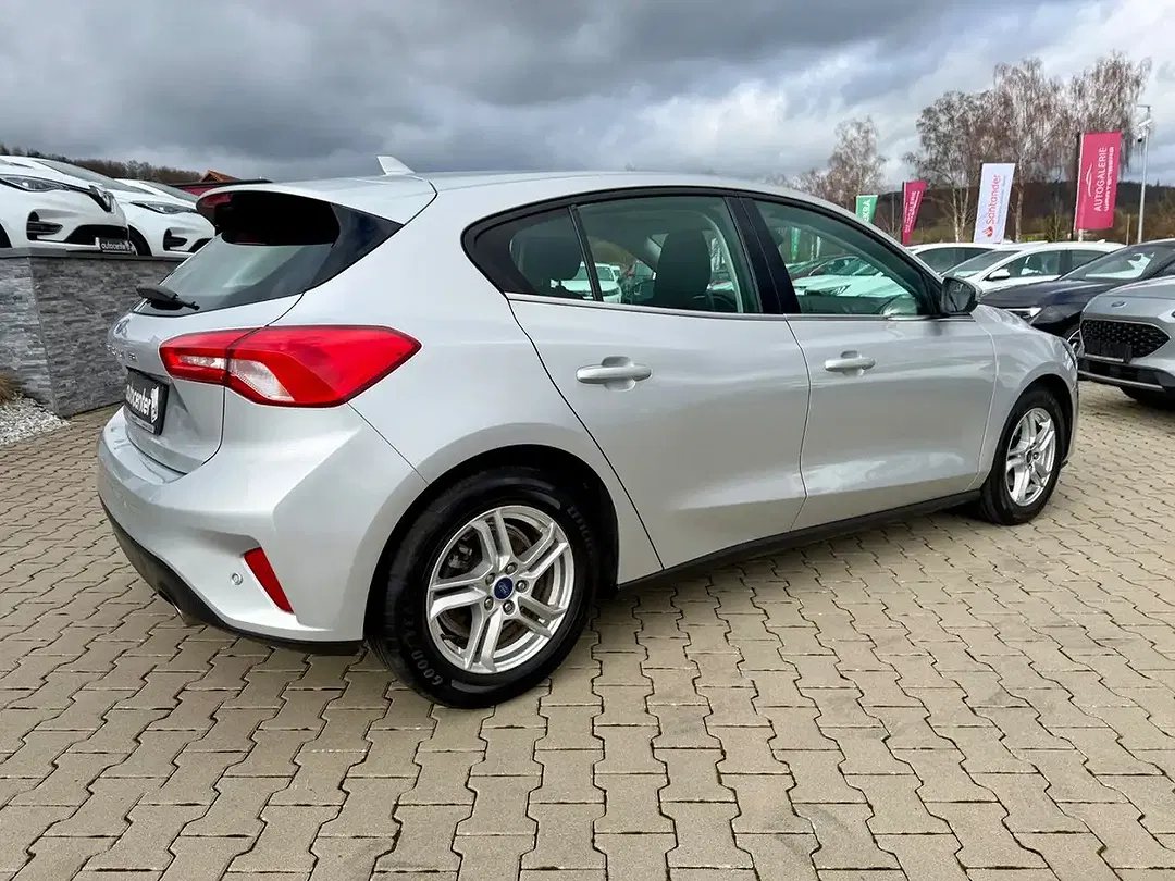 Ford Focus - Thumbnail 4