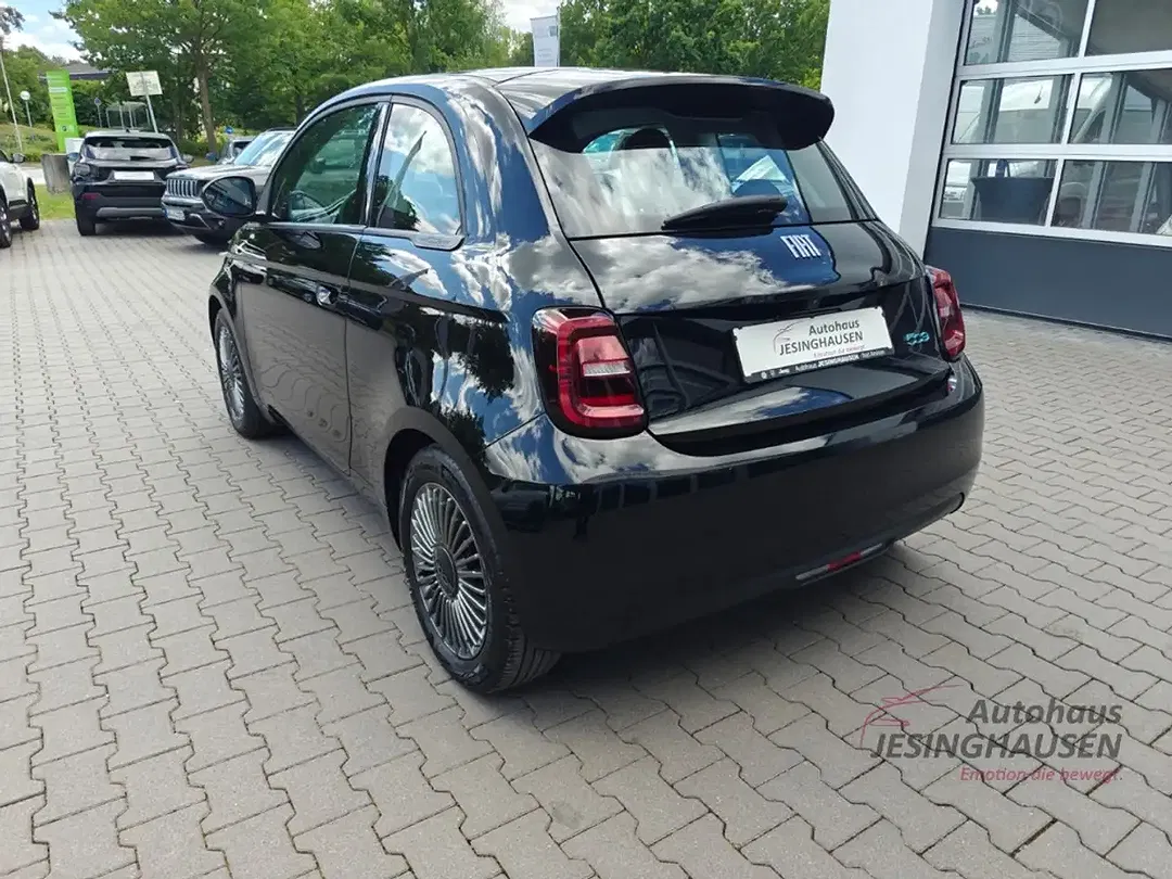 Fiat 500e - Thumbnail 10