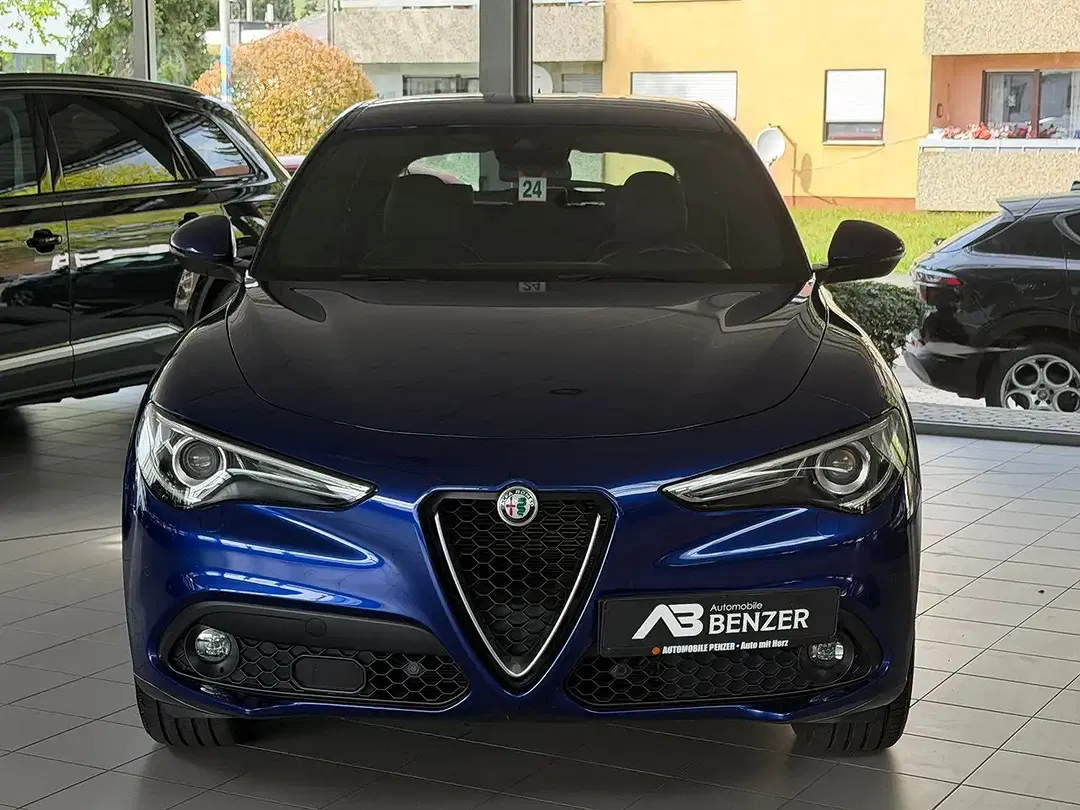 Alfa Romeo Stelvio - Thumbnail 3