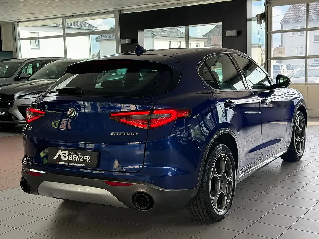 Alfa Romeo Stelvio - Thumbnail 8