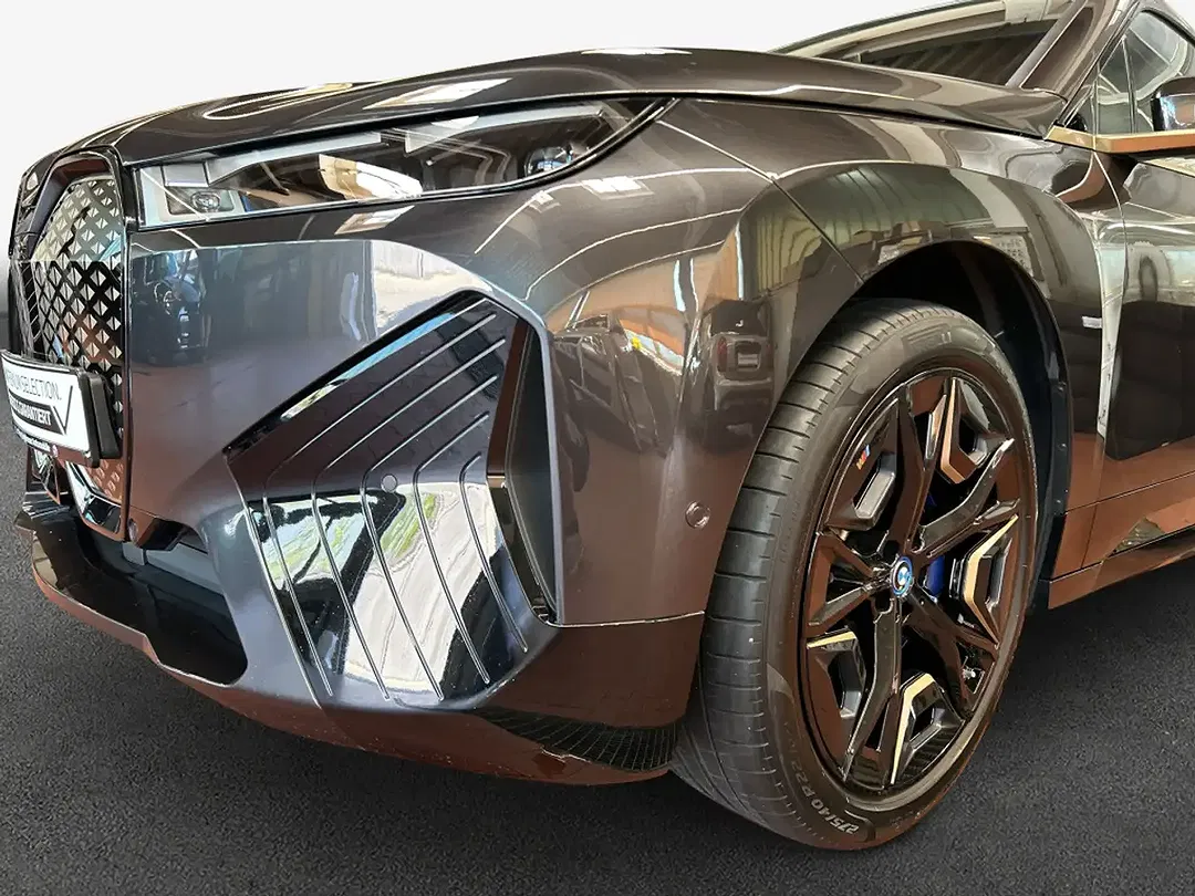 BMW iX - Thumbnail 6