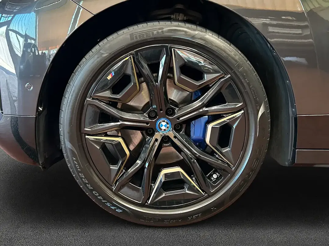 BMW iX - Thumbnail 7