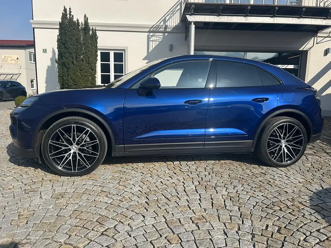 Porsche Macan - Thumbnail 3