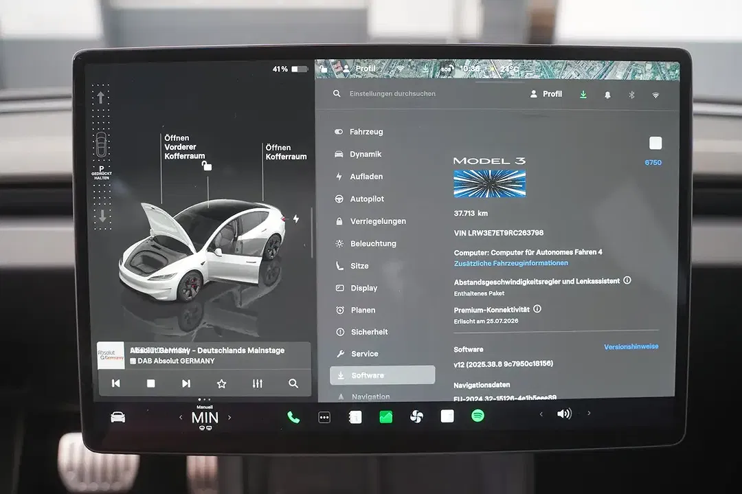 Tesla Model 3 - Thumbnail 11