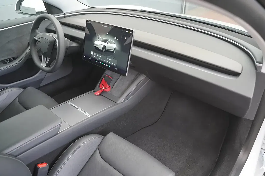 Tesla Model 3 - Thumbnail 16