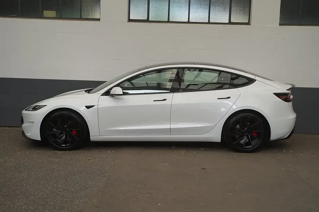 Tesla Model 3 - Thumbnail 4