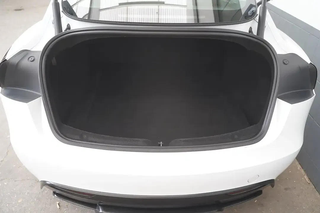 Tesla Model 3 - Thumbnail 7