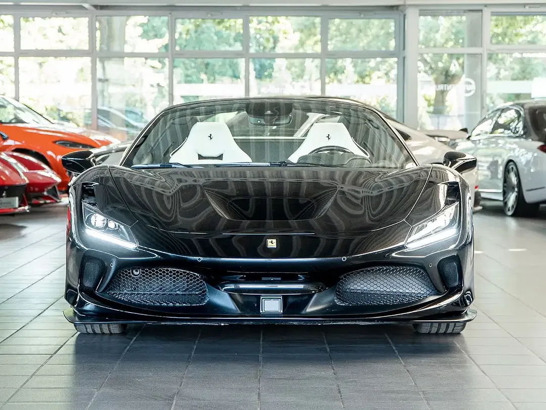 Ferrari F8 Spider - Thumbnail 3