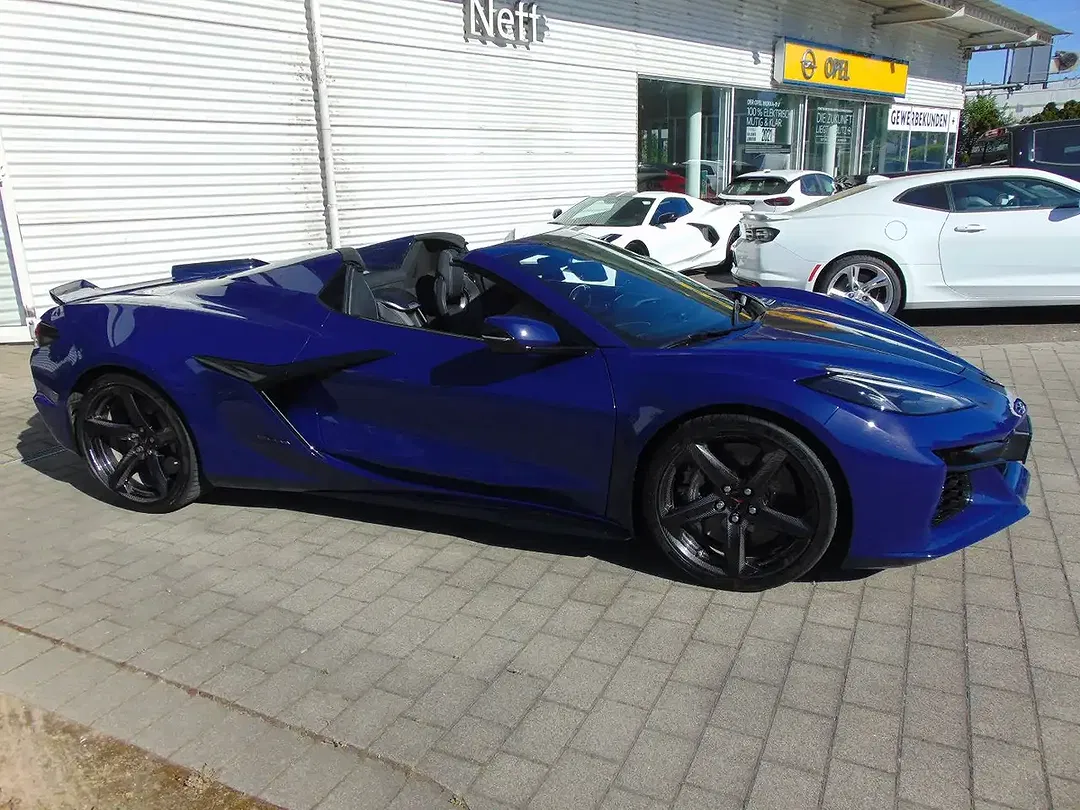 Corvette C8 - Thumbnail 4