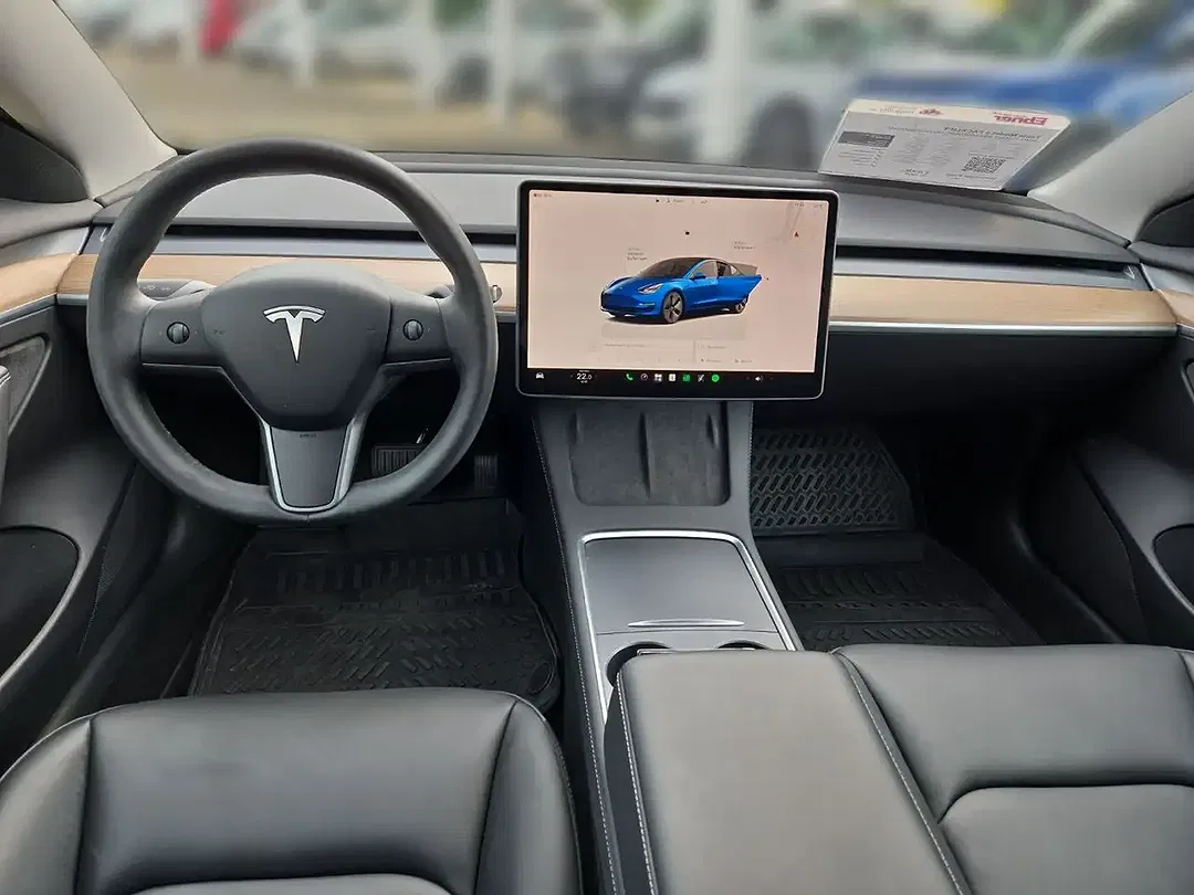 Tesla Model 3 - Thumbnail 10