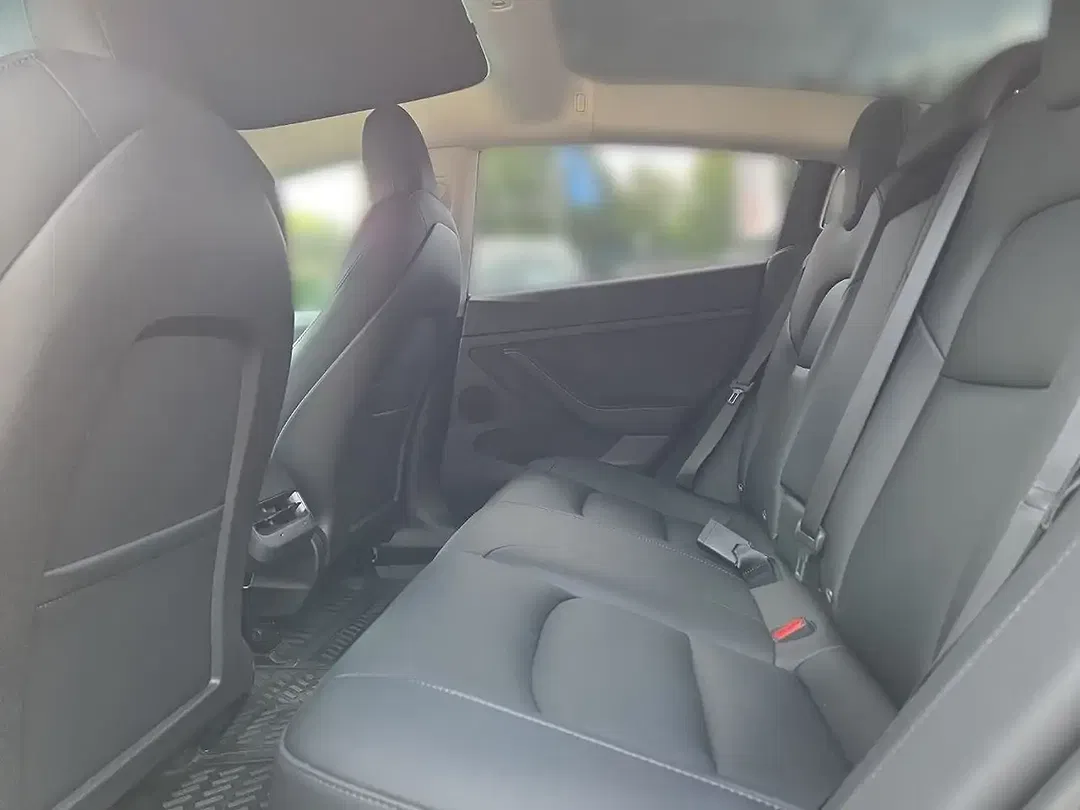 Tesla Model 3 - Thumbnail 11