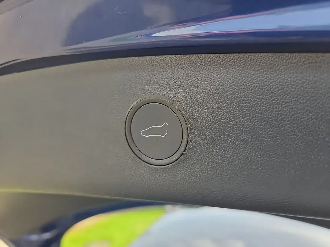 Tesla Model 3 - Thumbnail 13