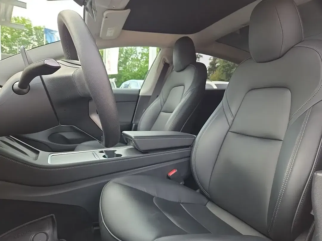 Tesla Model 3 - Thumbnail 14
