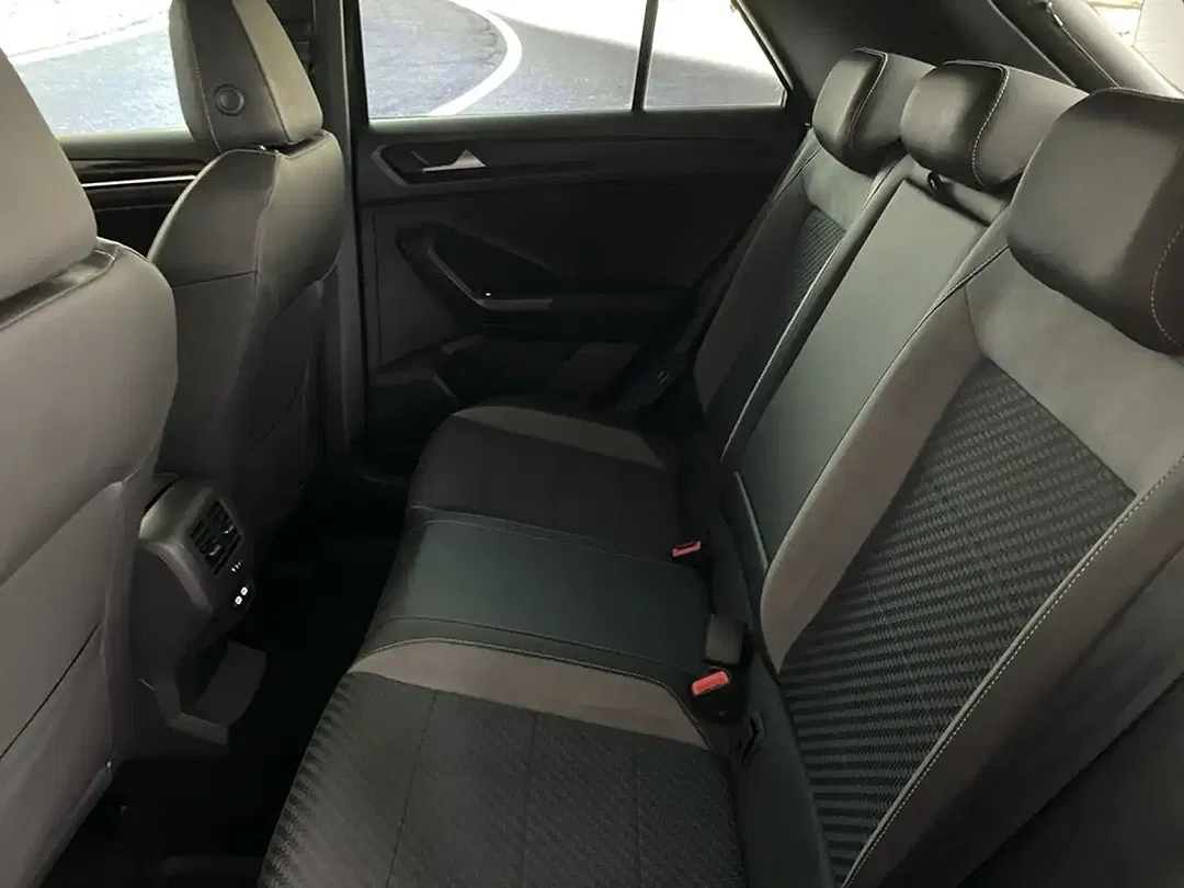 Volkswagen T-Roc - Thumbnail 6