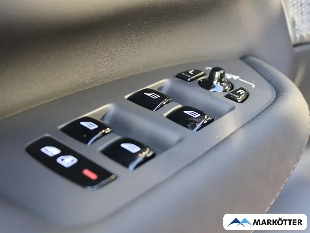 Volvo XC90 - Thumbnail 13