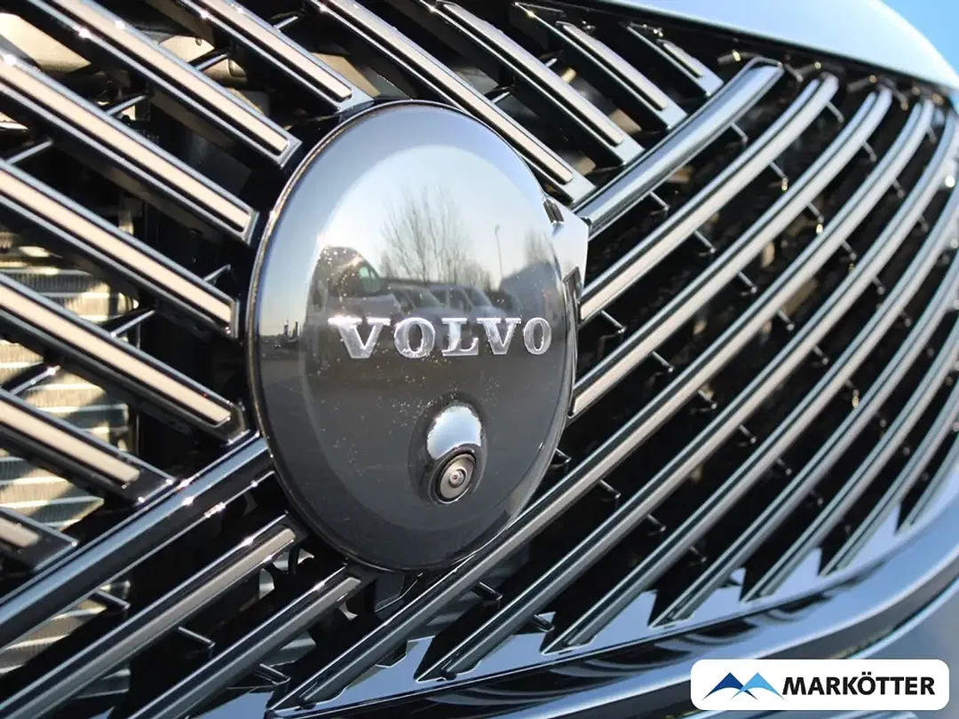 Volvo XC90 - Thumbnail 3