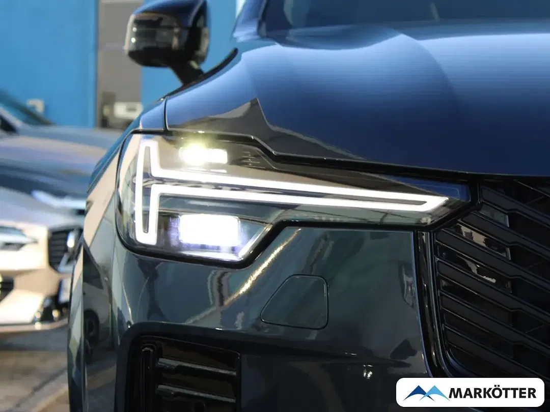 Volvo XC90 - Thumbnail 4