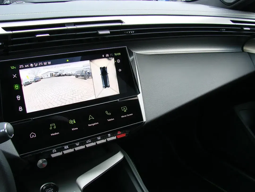 Peugeot 308 - Thumbnail 12