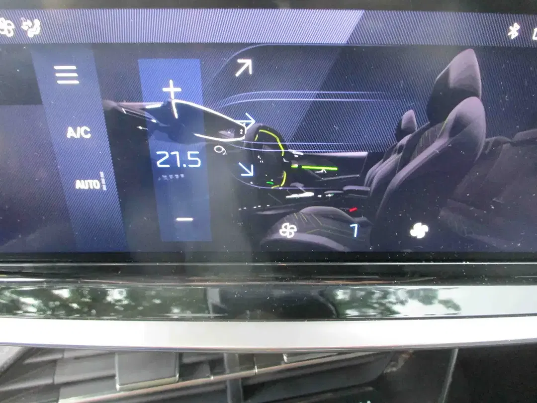 Peugeot 208 - Thumbnail 10
