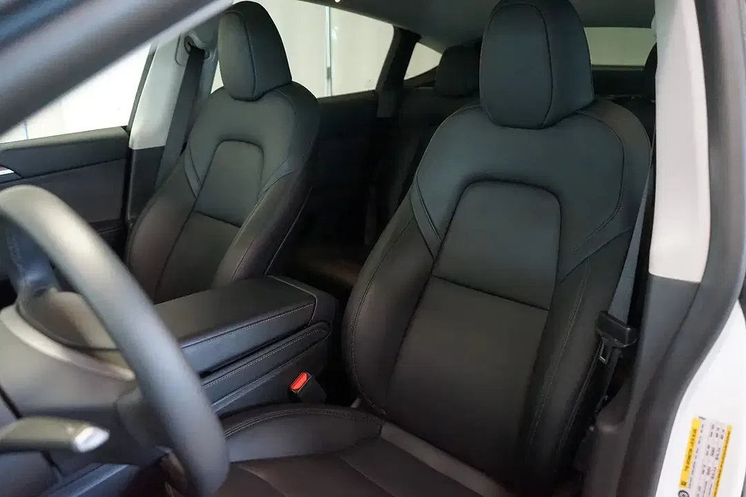 Tesla Model Y - Thumbnail 11
