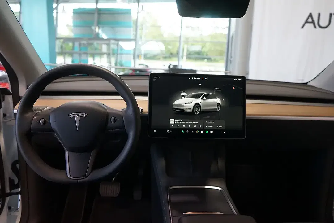 Tesla Model Y AWD Dual Motor Long Range - foto 15