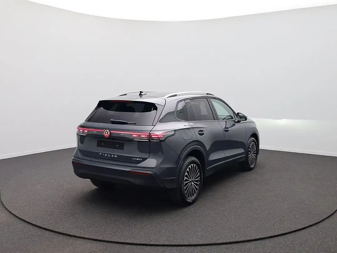 Volkswagen Tiguan - Thumbnail 4