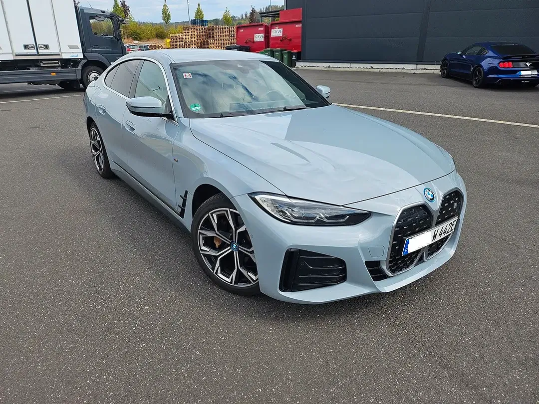 BMW i4 - Thumbnail 2