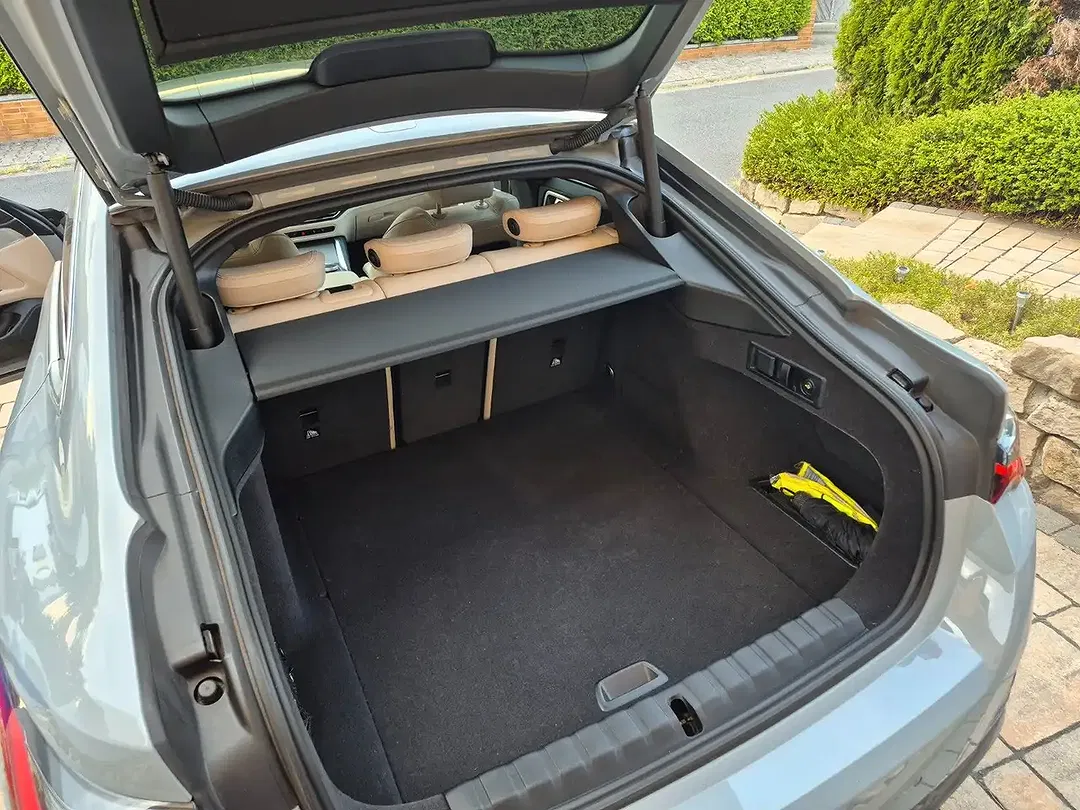 BMW i4 - Thumbnail 23