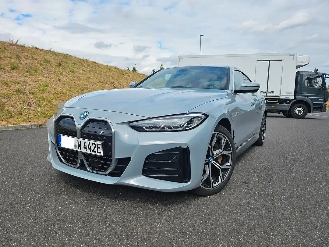 BMW i4 - Thumbnail 4