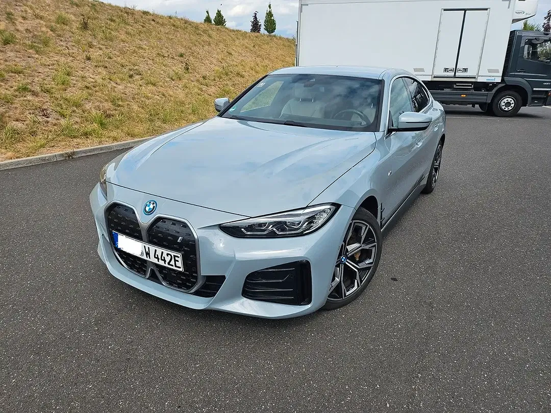 BMW i4 - Thumbnail 5