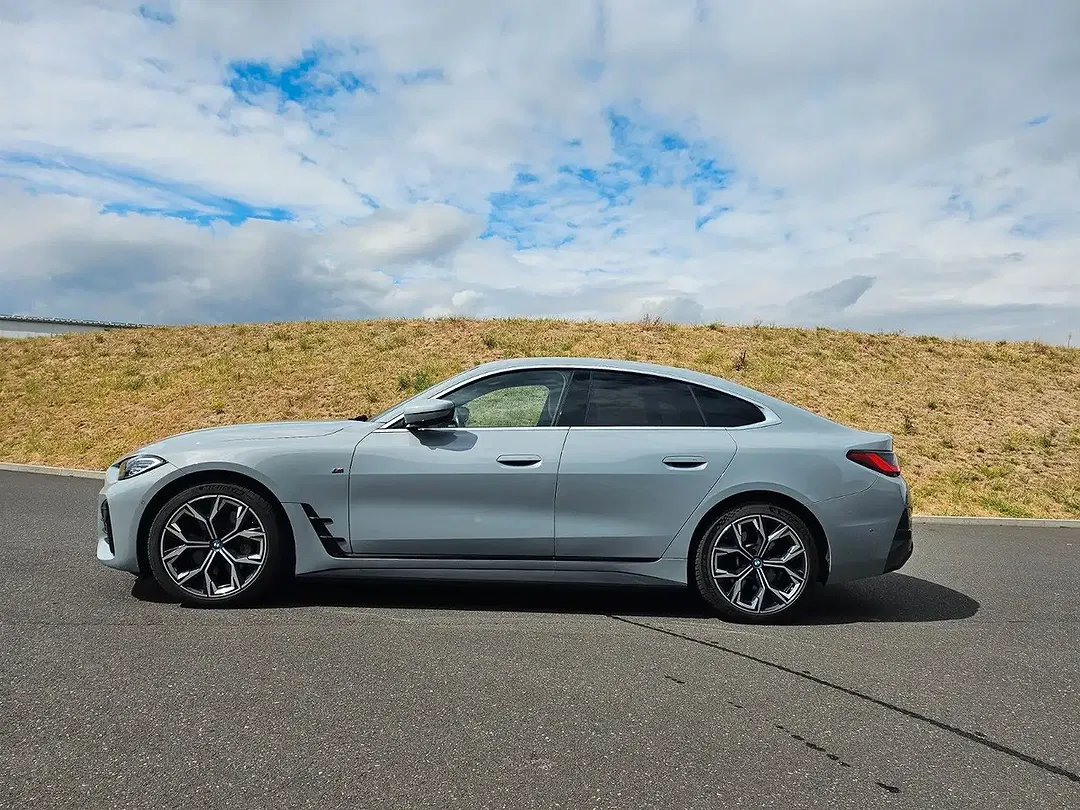 BMW i4 - Thumbnail 6