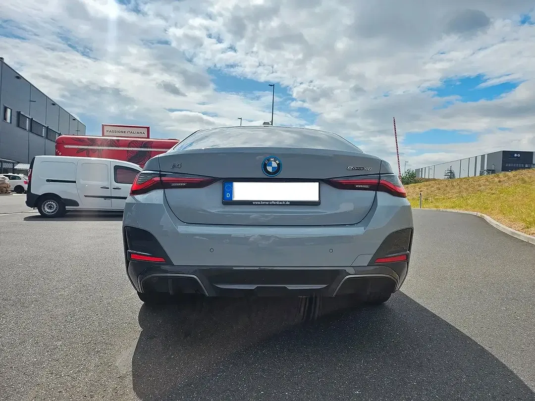 BMW i4 - Thumbnail 8