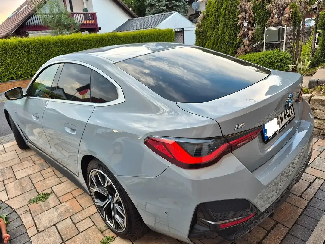 BMW i4 - Thumbnail 9