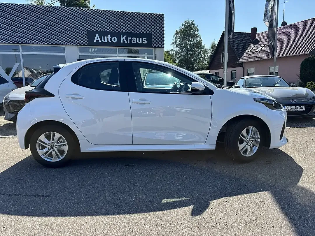 Mazda 2 - Thumbnail 3