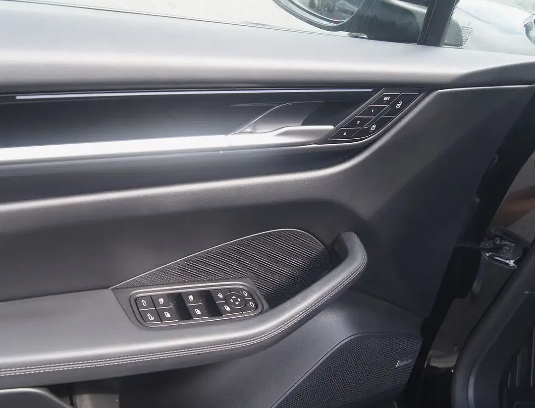 Porsche Macan - Thumbnail 11