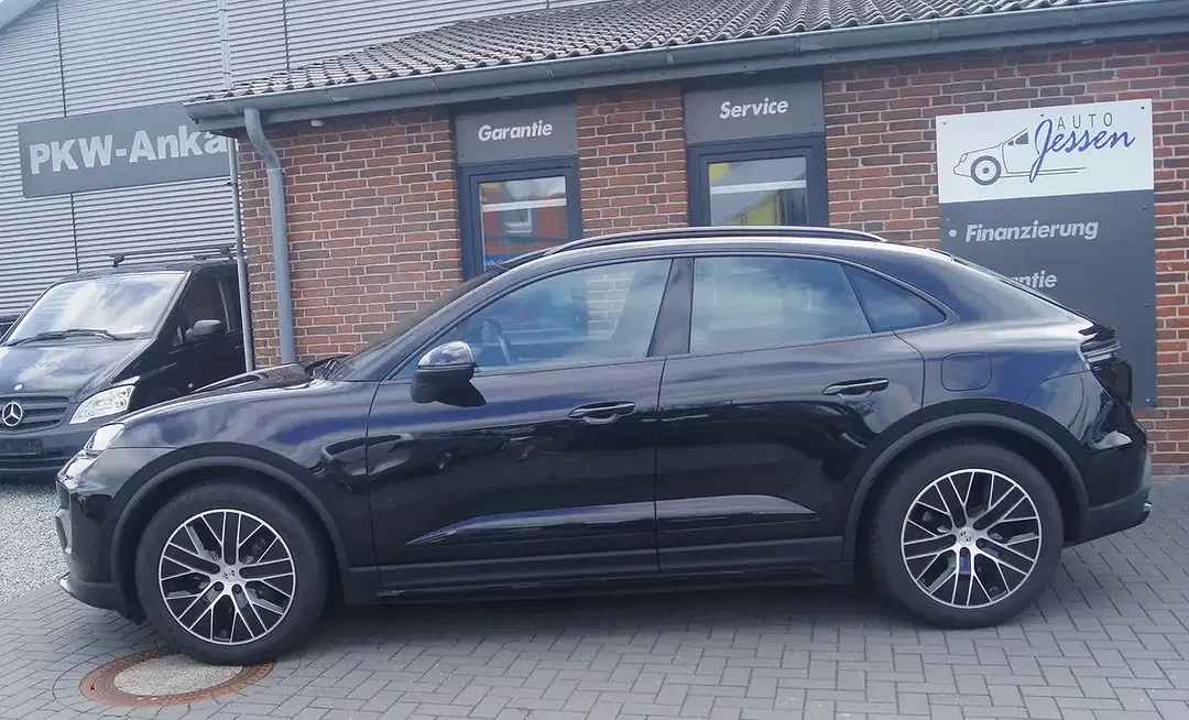 Porsche Macan - Thumbnail 2