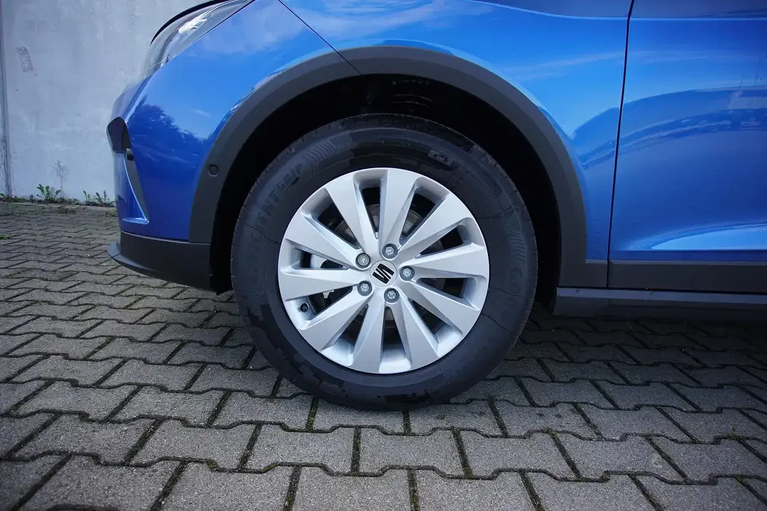SEAT Arona - Thumbnail 3