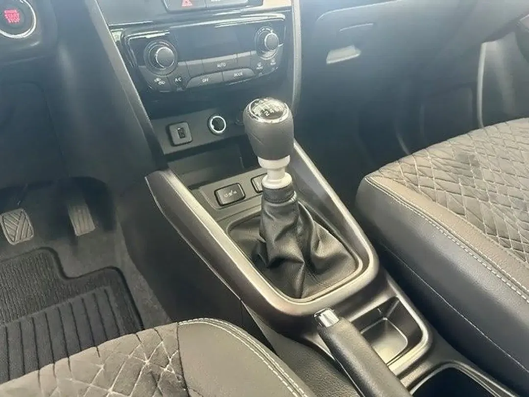 Suzuki Vitara - Thumbnail 14