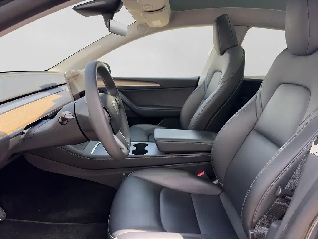 Tesla Model Y - Thumbnail 12