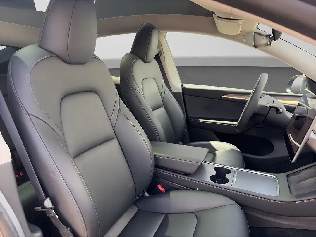 Tesla Model Y - Thumbnail 14