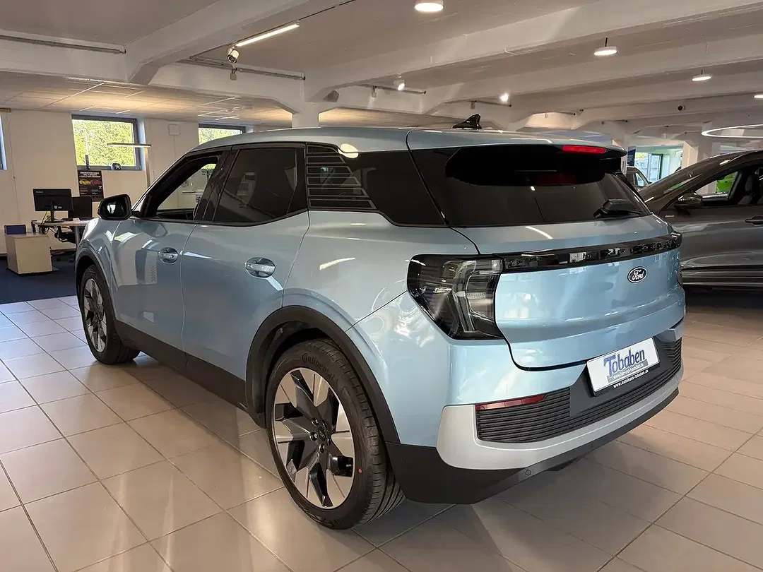 Ford Explorer - Thumbnail 3